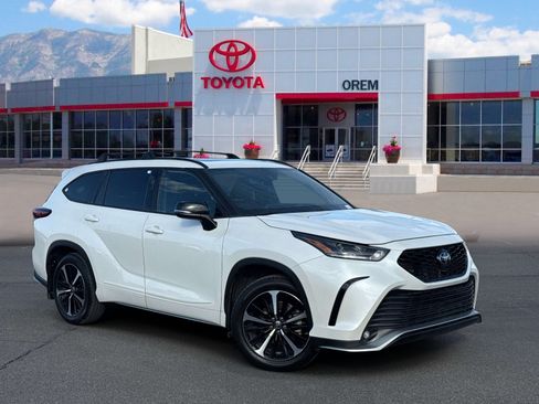Used 2021 Toyota Highlander XSE AWD/4WD image 1