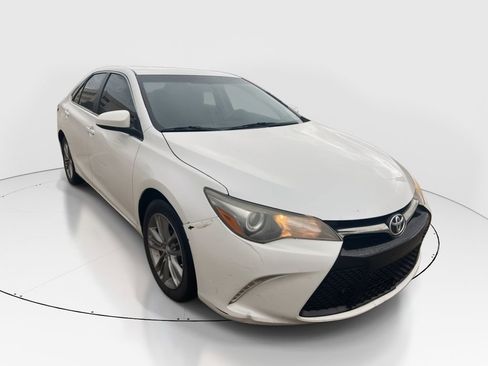 Used 2015 Toyota Camry SE image 1