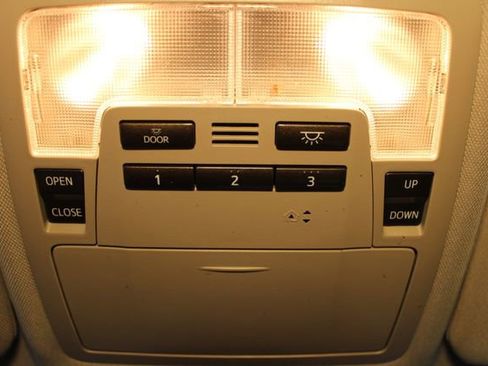 Used 2019 Toyota Highlander XLE AWD/4WD image 29