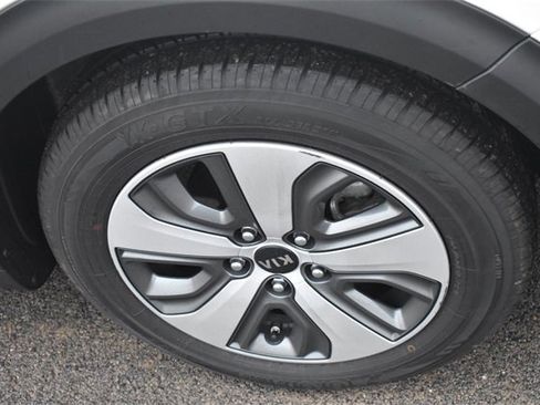 Used 2020 Kia Niro LX image 11