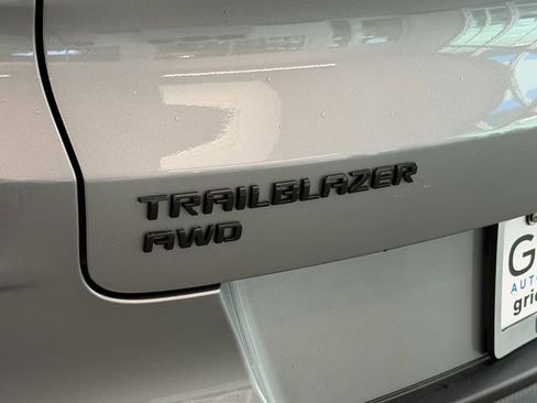 Used 2023 Chevrolet TrailBlazer RS w/ Technology Package AWD/4WD image 10