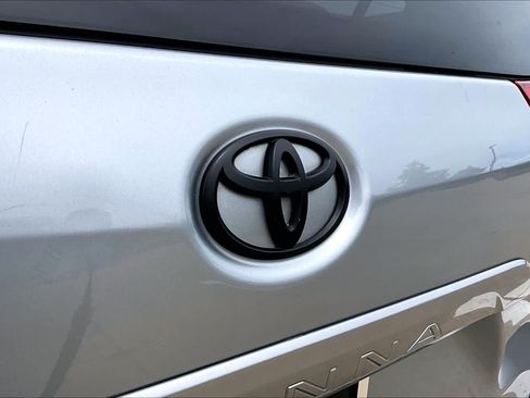 Used 2013 Toyota Sienna XLE FWD image 28