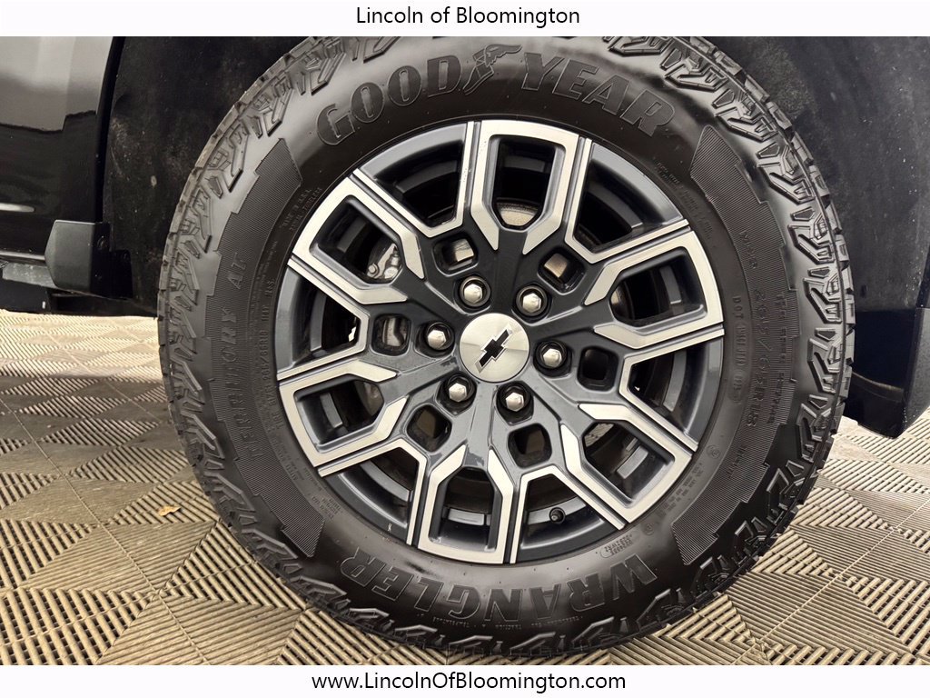 Used 2025 Chevrolet Colorado Z71 AWD/4WD image 23