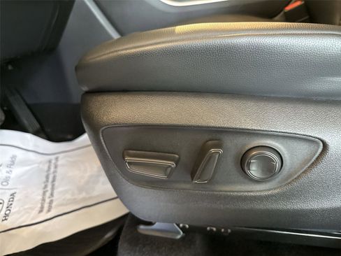 Used 2024 Toyota Highlander XLE AWD/4WD image 14
