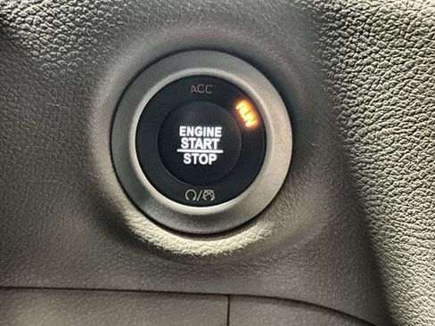 Used 2024 Chrysler Pacifica Touring-L FWD image 17