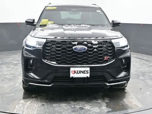 Used 2025 Ford Explorer ST image 4