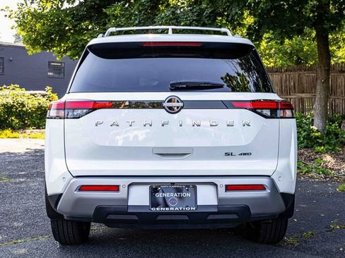 Certified 2024 Nissan Pathfinder SL image 6
