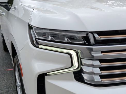 Used 2024 Chevrolet Suburban High Country AWD/4WD image 11