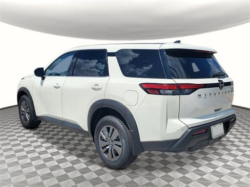 New 2025 Nissan Pathfinder S image 4