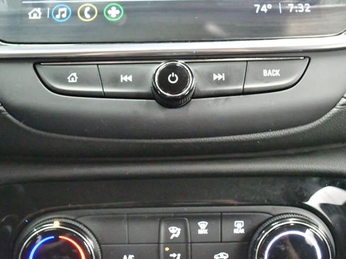 Used 2023 Buick Encore GX Preferred w/ Cold Weather Comfort Package AWD/4WD image 27