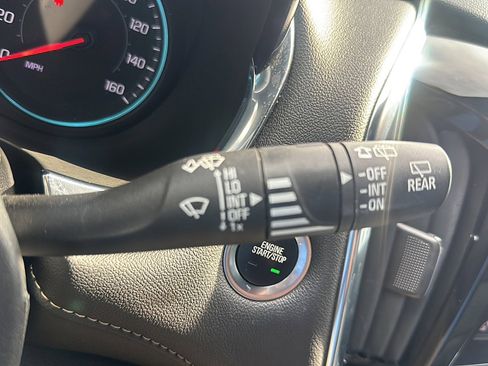 Used 2023 Chevrolet Traverse LT image 33