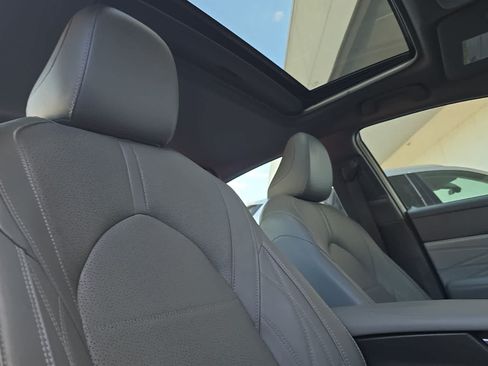 Used 2022 Toyota Avalon Limited w/ Advanced Safety Package FWD image 16