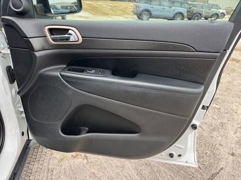 Used 2017 Jeep Grand Cherokee Laredo w/ Quick Order Package 2BE image 22