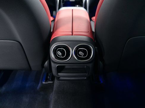 Used 2025 Mercedes-Benz GLC 300 4MATIC image 28