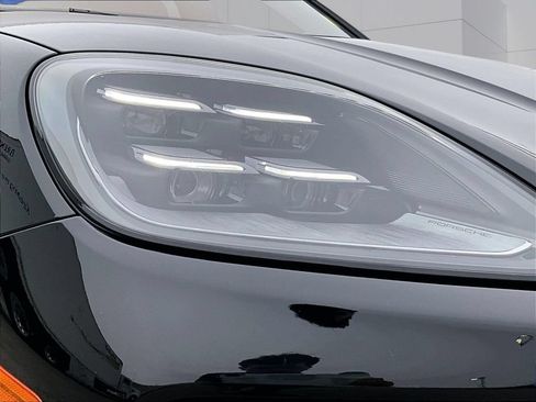Certified 2024 Porsche Cayenne Coupe AWD/4WD image 12