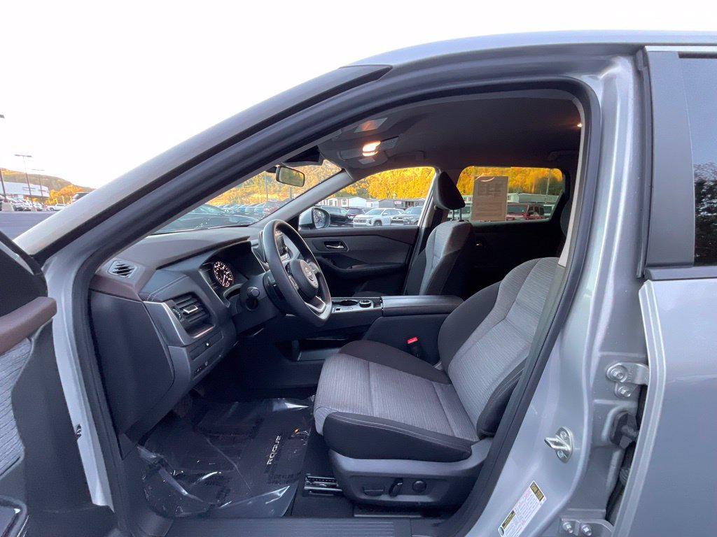 Used 2023 Nissan Rogue SV AWD/4WD image 9
