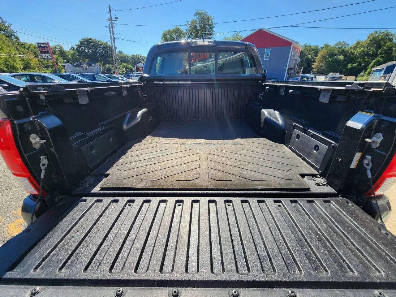 Used 2017 Toyota Tacoma SR w/ Tow Package AWD/4WD image 7