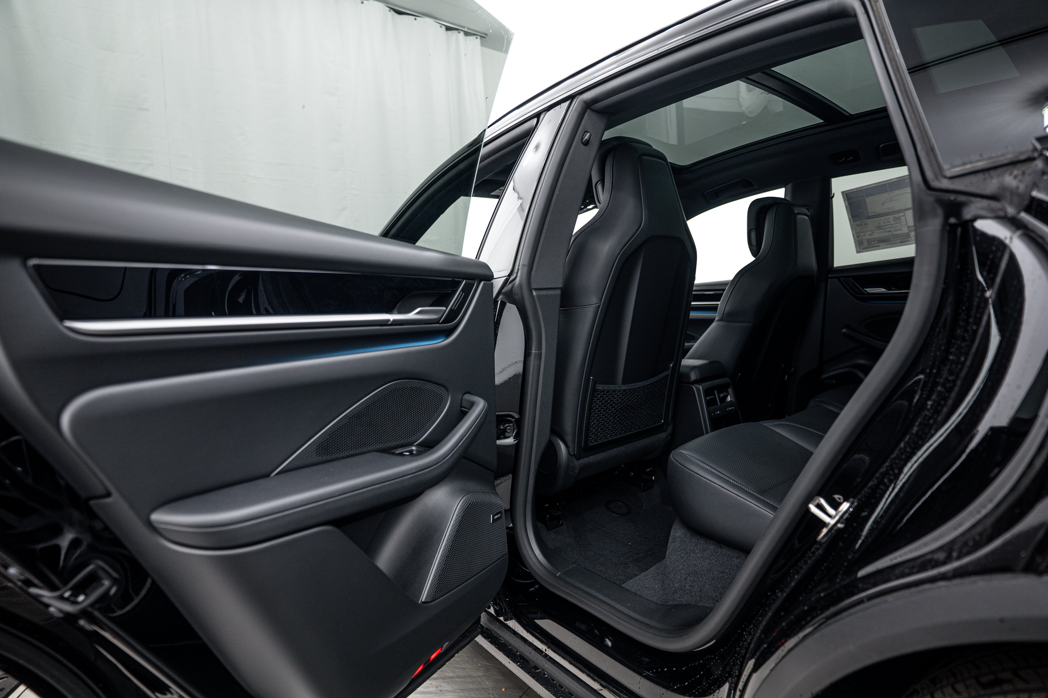 Certified 2026 Porsche Macan 4 Electric AWD/4WD image 19