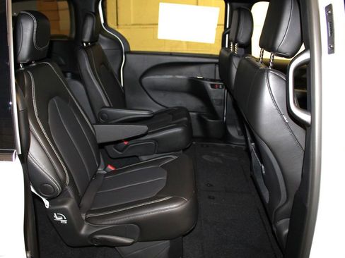 New 2026 Chrysler Voyager LX image 30