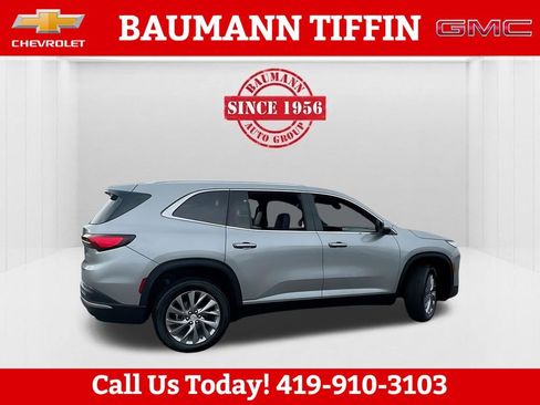Used 2025 Buick Enclave Preferred AWD/4WD image 8