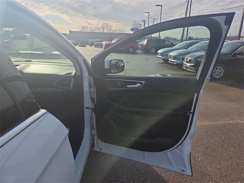 Certified 2024 Ford Edge SEL w/ Convenience Package image 17