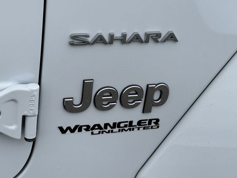 Used 2021 Jeep Wrangler Unlimited Sahara w/ Cold Weather Group image 29