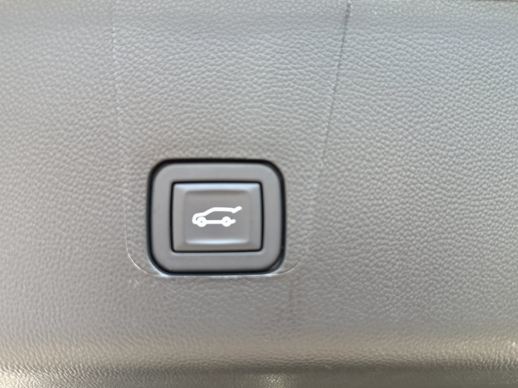 Used 2023 Chevrolet Traverse LT FWD image 34