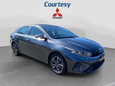 Used 2023 Kia Forte LXS w/ LXS Technology Package FWD image 7