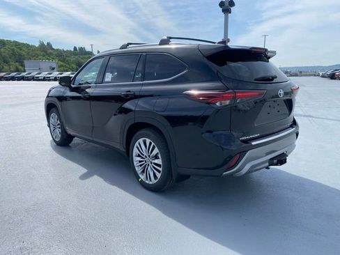 New 2026 Toyota Highlander Platinum AWD/4WD image 7