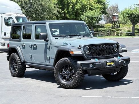 Used 2024 Jeep Wrangler Unlimited AWD/4WD image 2