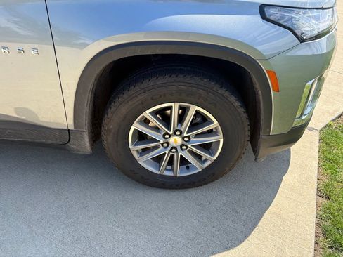 Used 2023 Chevrolet Traverse LT FWD image 19