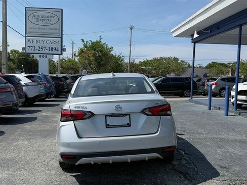 Used 2021 Nissan Versa SV FWD image 4