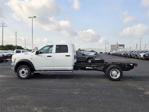 Used 2024 RAM 5500 Tradesman w/ Chrome Appearance Group AWD/4WD image 8