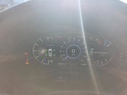 Used 2017 Cadillac Escalade Platinum image 15