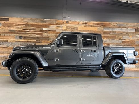 Used 2022 Jeep Gladiator Sport image 20