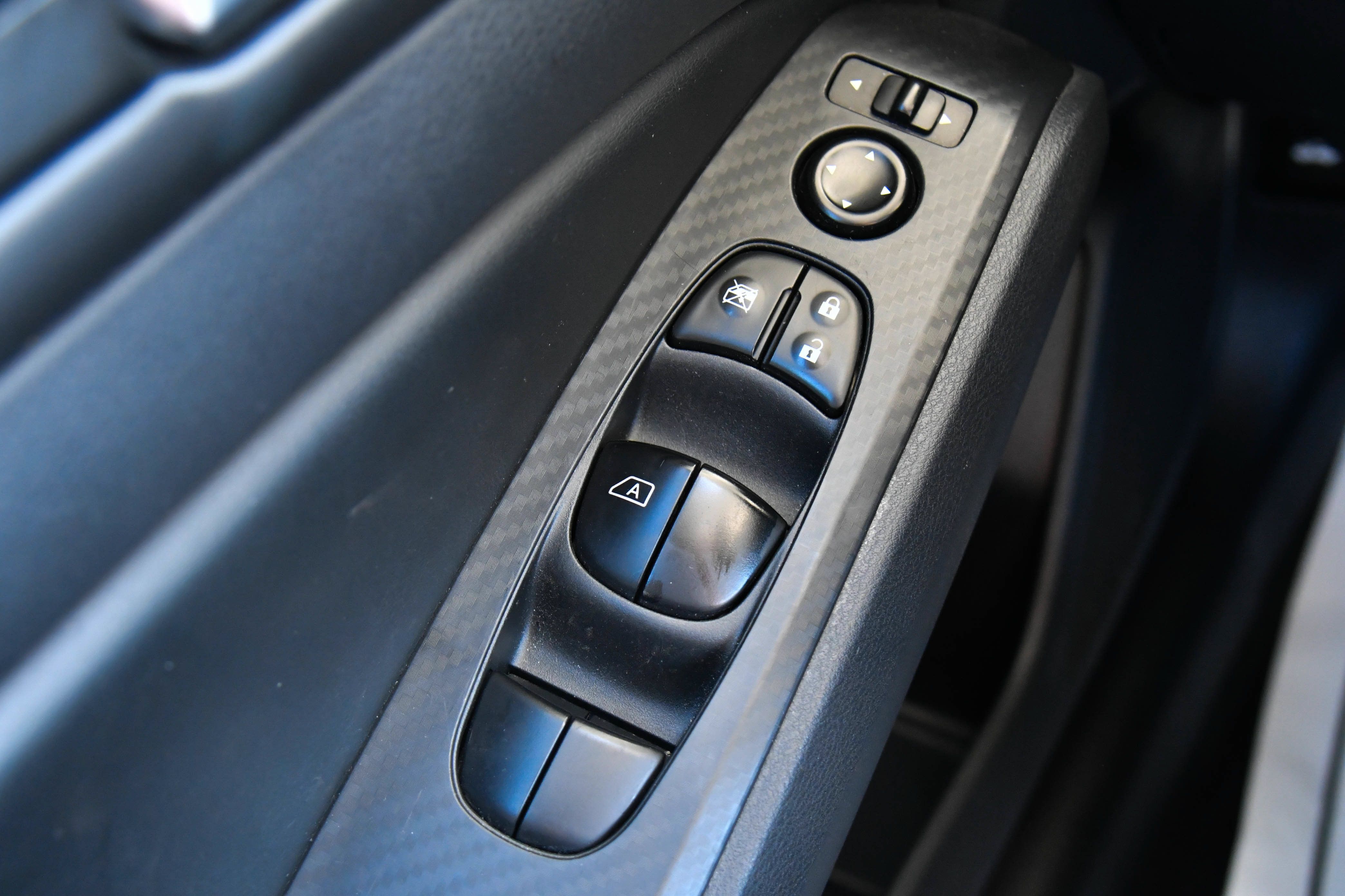 Used 2025 Nissan Altima 2.5 SV FWD image 30