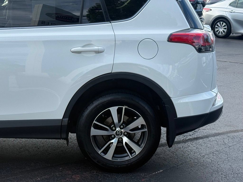 Certified 2018 Toyota RAV4 XLE AWD/4WD image 4