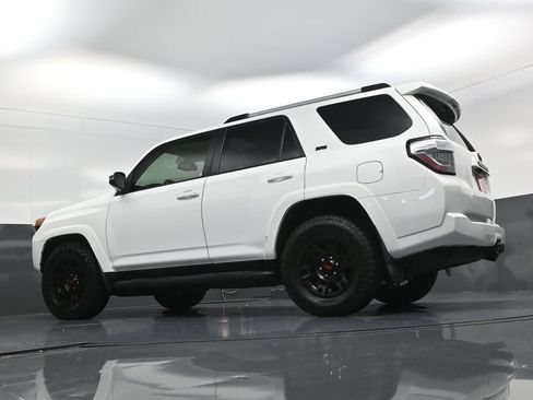Used 2022 Toyota 4Runner SR5 Premium w/ Moonroof Package RWD image 19