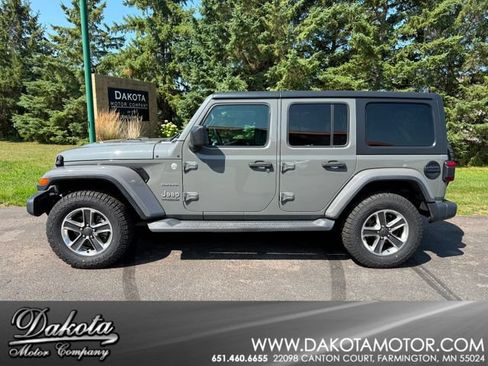 Used 2018 Jeep Wrangler Unlimited Sahara w/ Dual Top Group AWD/4WD image 1