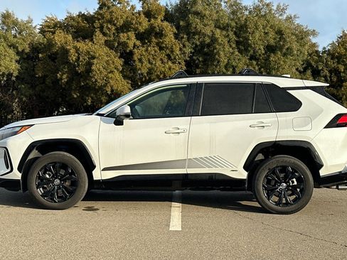Used 2024 Toyota RAV4 SE image 7
