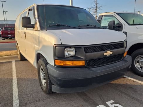 Used 2017 Chevrolet Express 2500 image 4