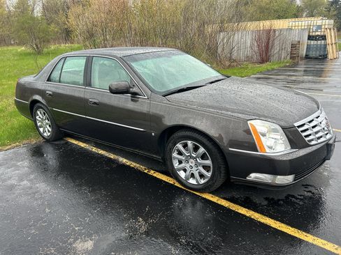 Used 2008 Cadillac DTS w/ Sun And Sound Package FWD image 1
