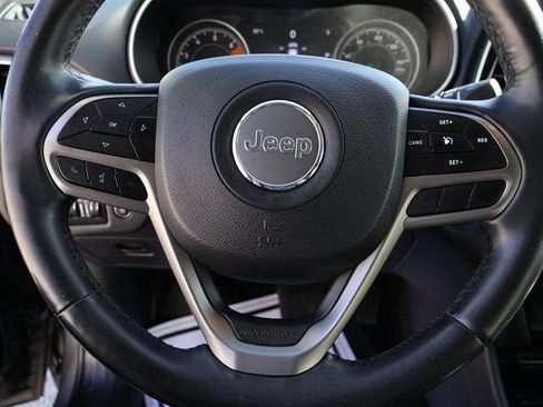 Used 2019 Jeep Cherokee Limited FWD image 32