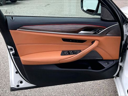 Used 2023 BMW 530i xDrive w/ Premium Package image 9