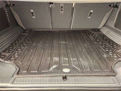 New 2026 Land Rover Defender 110 X-Dynamic SE image 22