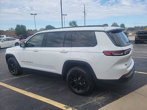 Used 2024 Jeep Grand Cherokee L Laredo image 7