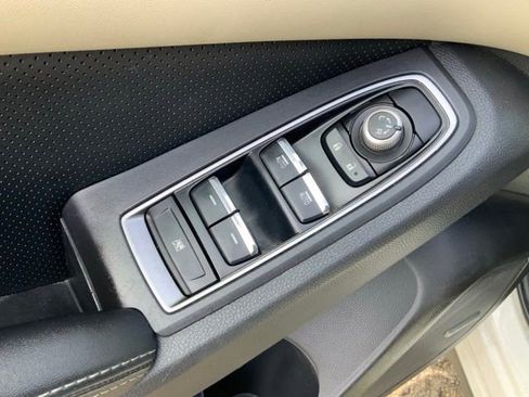 Used 2019 Subaru Ascent Limited image 9