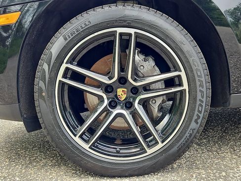 Used 2021 Porsche Macan AWD/4WD image 11