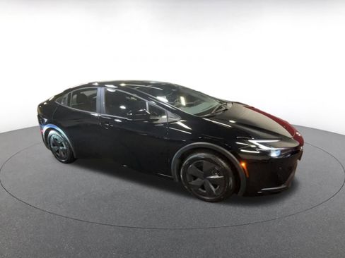 Used 2025 Toyota Prius LE image 2