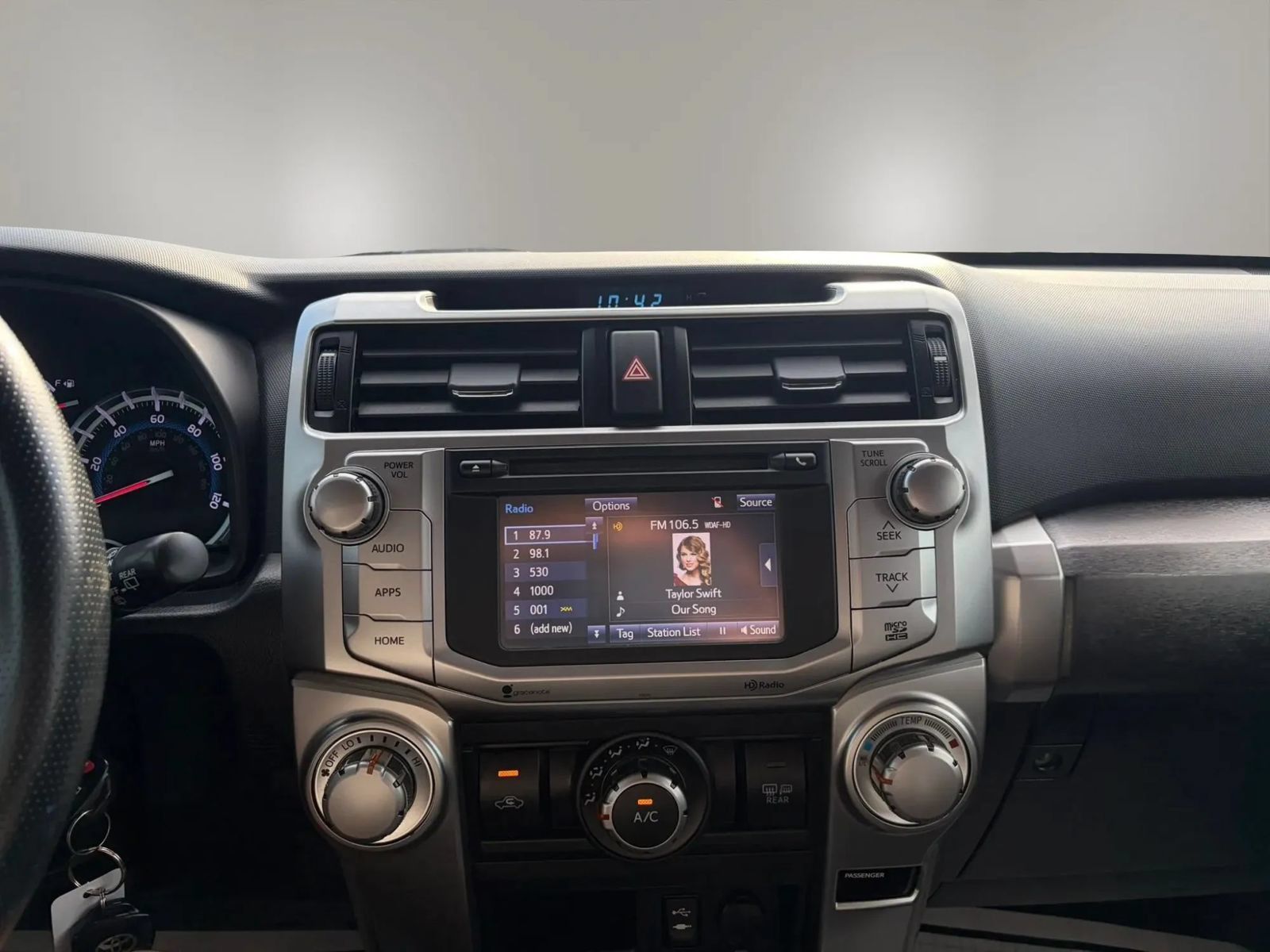 Used 2014 Toyota 4Runner SR5 AWD/4WD image 13